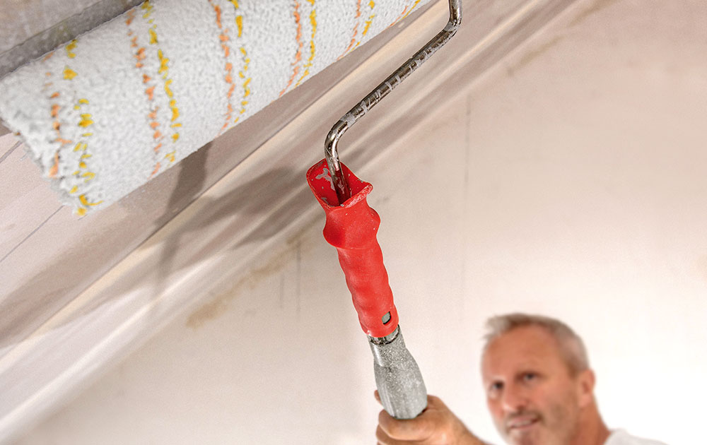 Het eerste spatvrije transparante voorstrijkmiddel voorstrijken met de